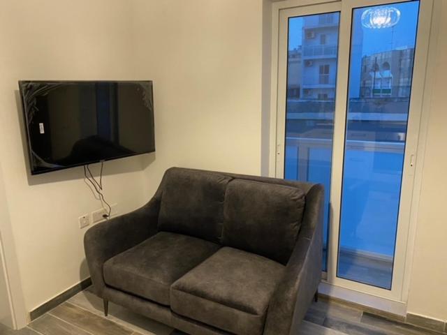 One Beautiful Bedroom Flat In Pieta Bagian luar foto
